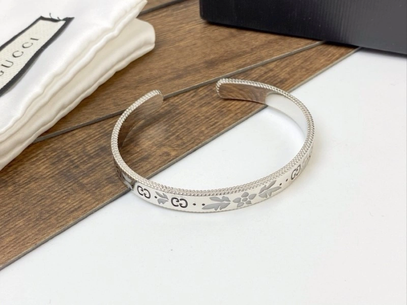 Gucci Bracelets UrbanChic 243331