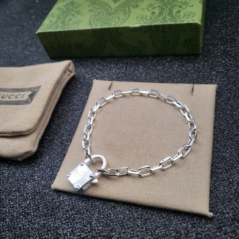 Chic Gucci Bracelets 243299