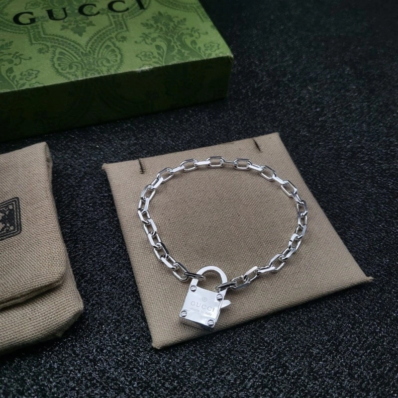 Chic Gucci Bracelets 243299