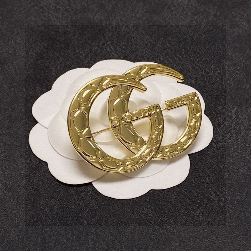 Supportive Gucci Brooches 245164