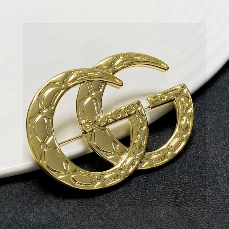 Supportive Gucci Brooches 245164