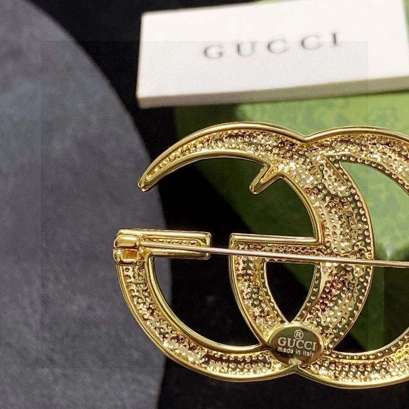 Supportive Gucci Brooches 245164