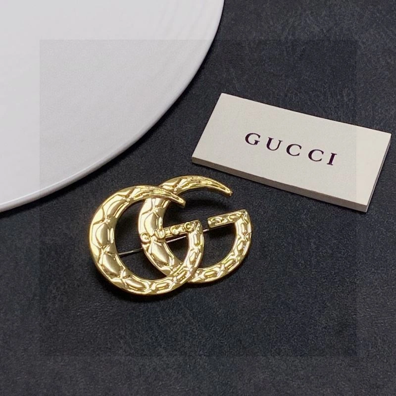 Supportive Gucci Brooches 245164