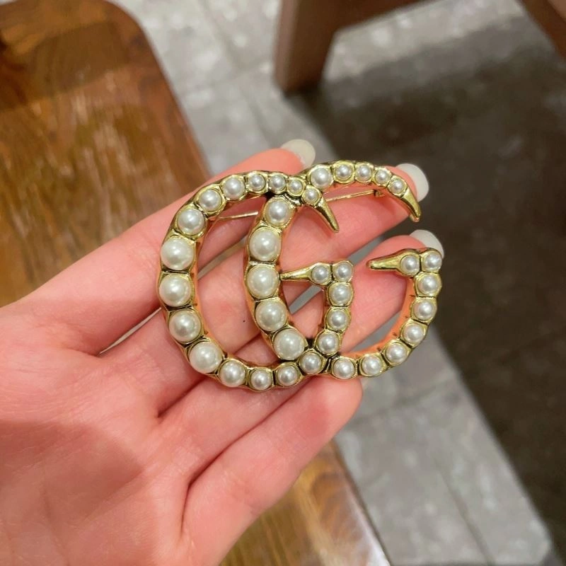 Trendsetting Gucci Brooches 244814
