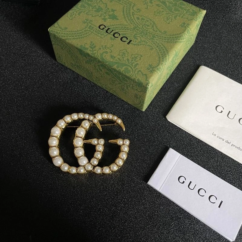 Trendsetting Gucci Brooches 244814