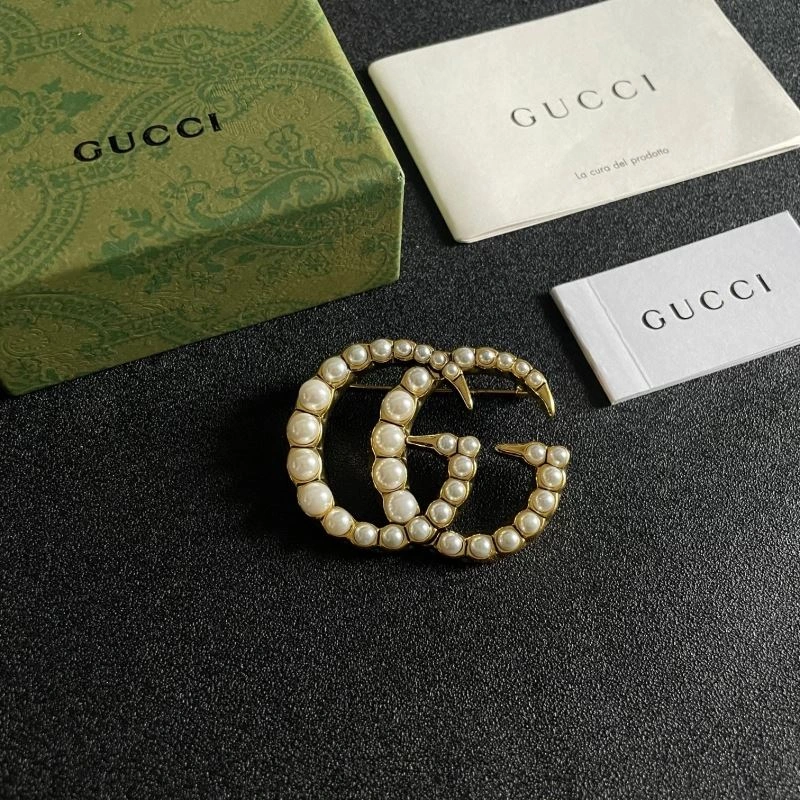 Trendsetting Gucci Brooches 244814