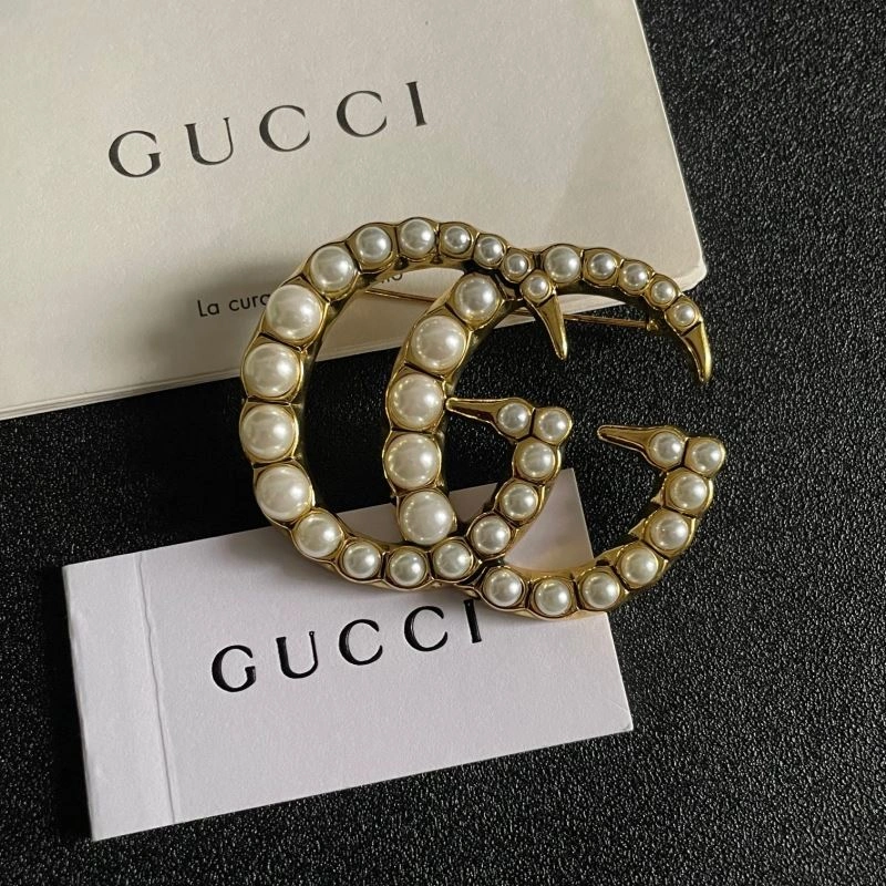 Trendsetting Gucci Brooches 244814