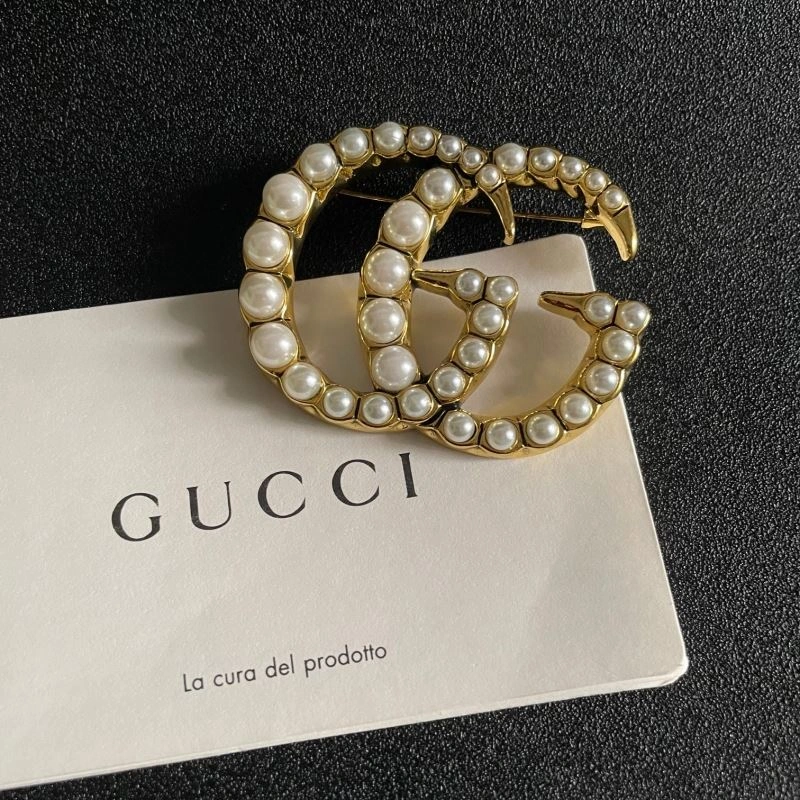 Trendsetting Gucci Brooches 244814