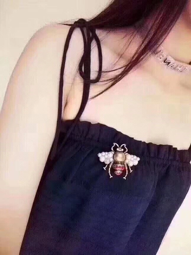 Sleek Gucci Brooches 244573