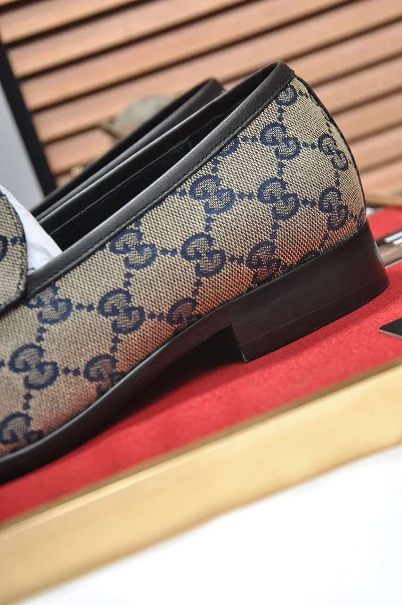 Gucci Business Shoes Bright 25815