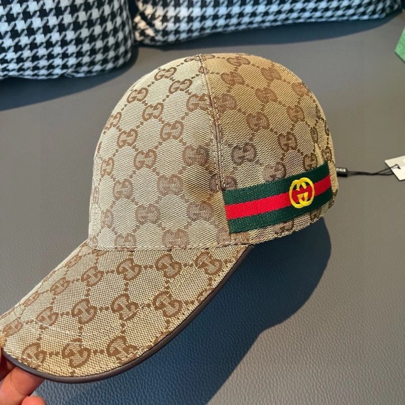 Gucci Caps Sleek 258525