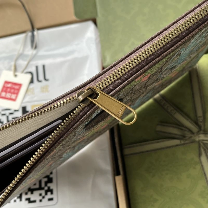 WeatherProof Gucci Clutch Bags 74677