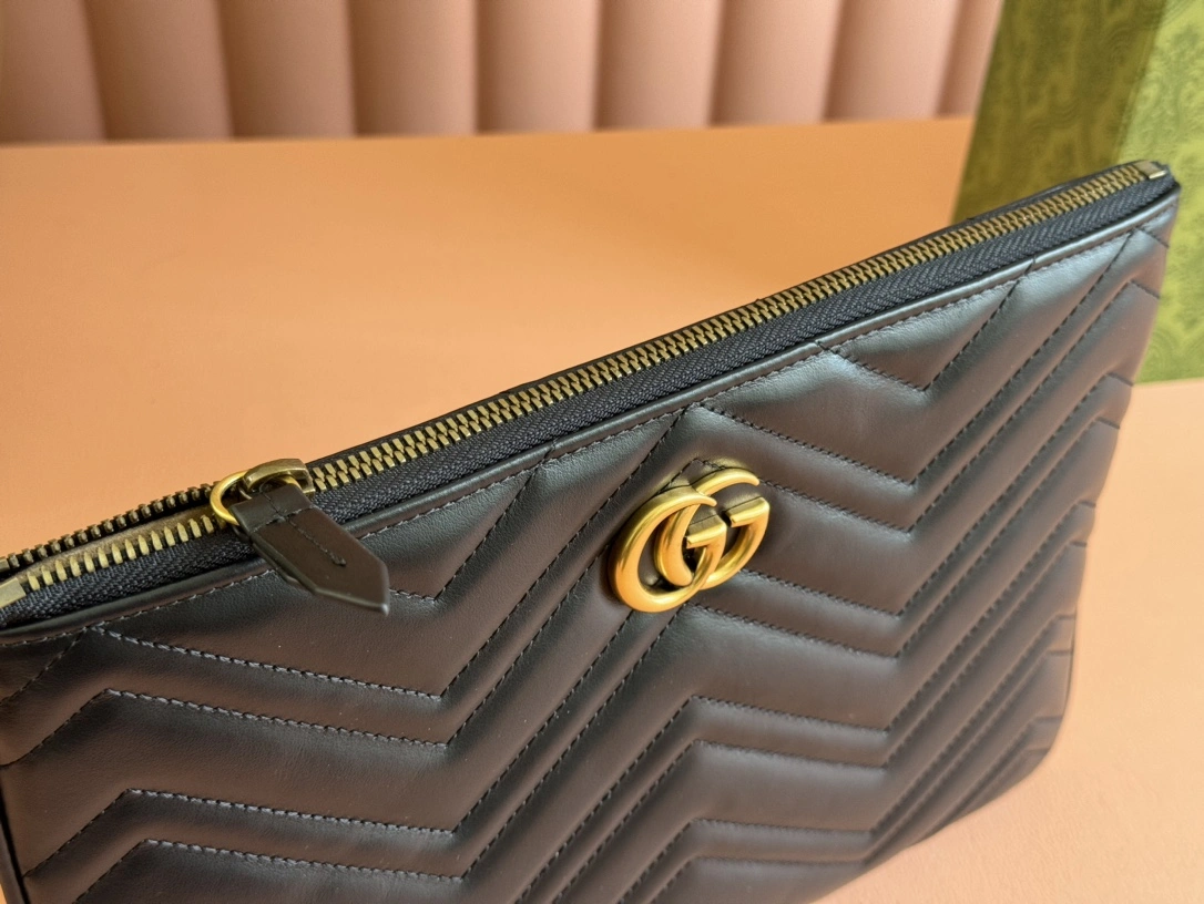 WeatherProof Gucci Clutch Bags 72470