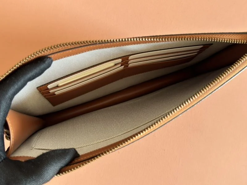 Contemporary Gucci Clutch Bags 50043