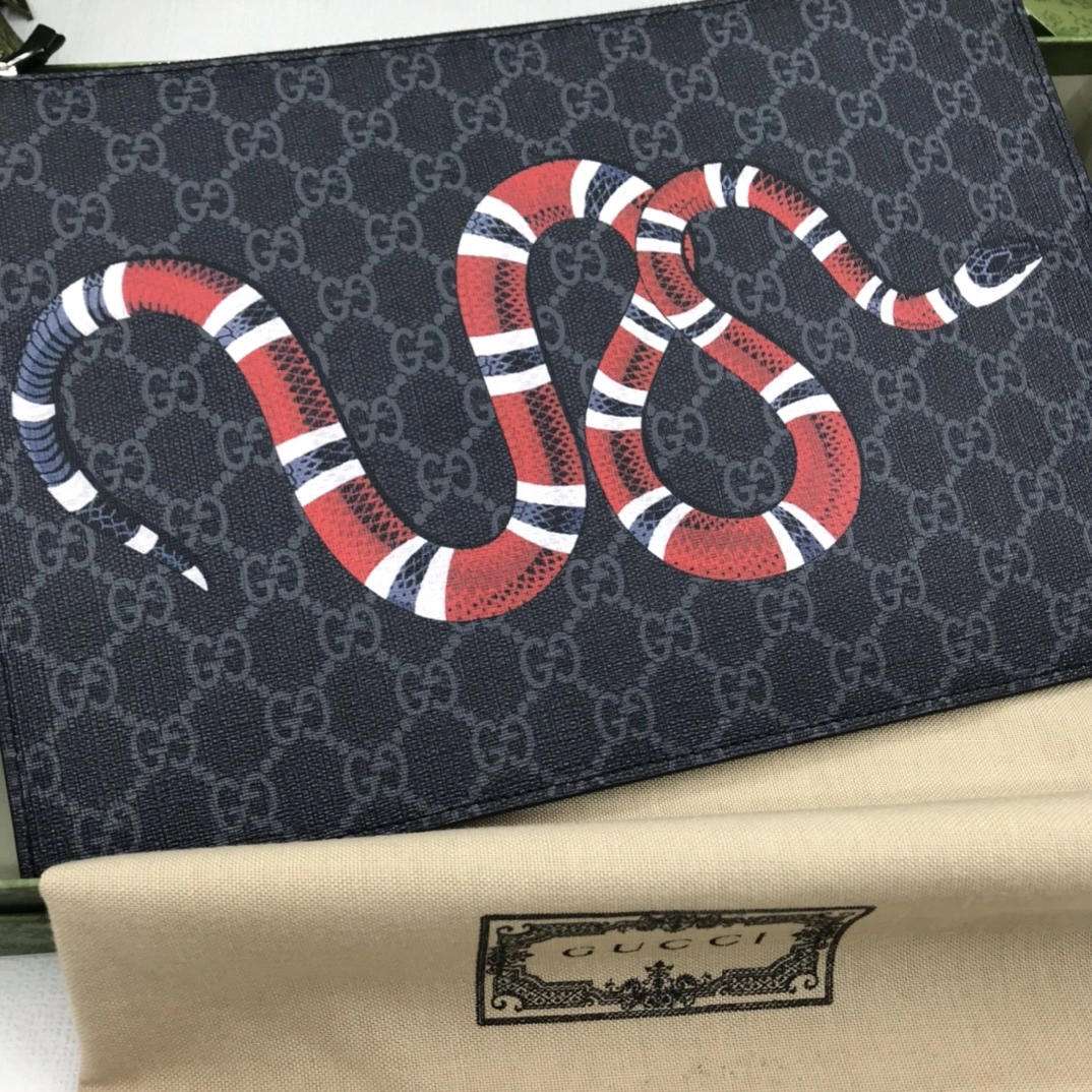 Compact Gucci Clutch Bags 56934