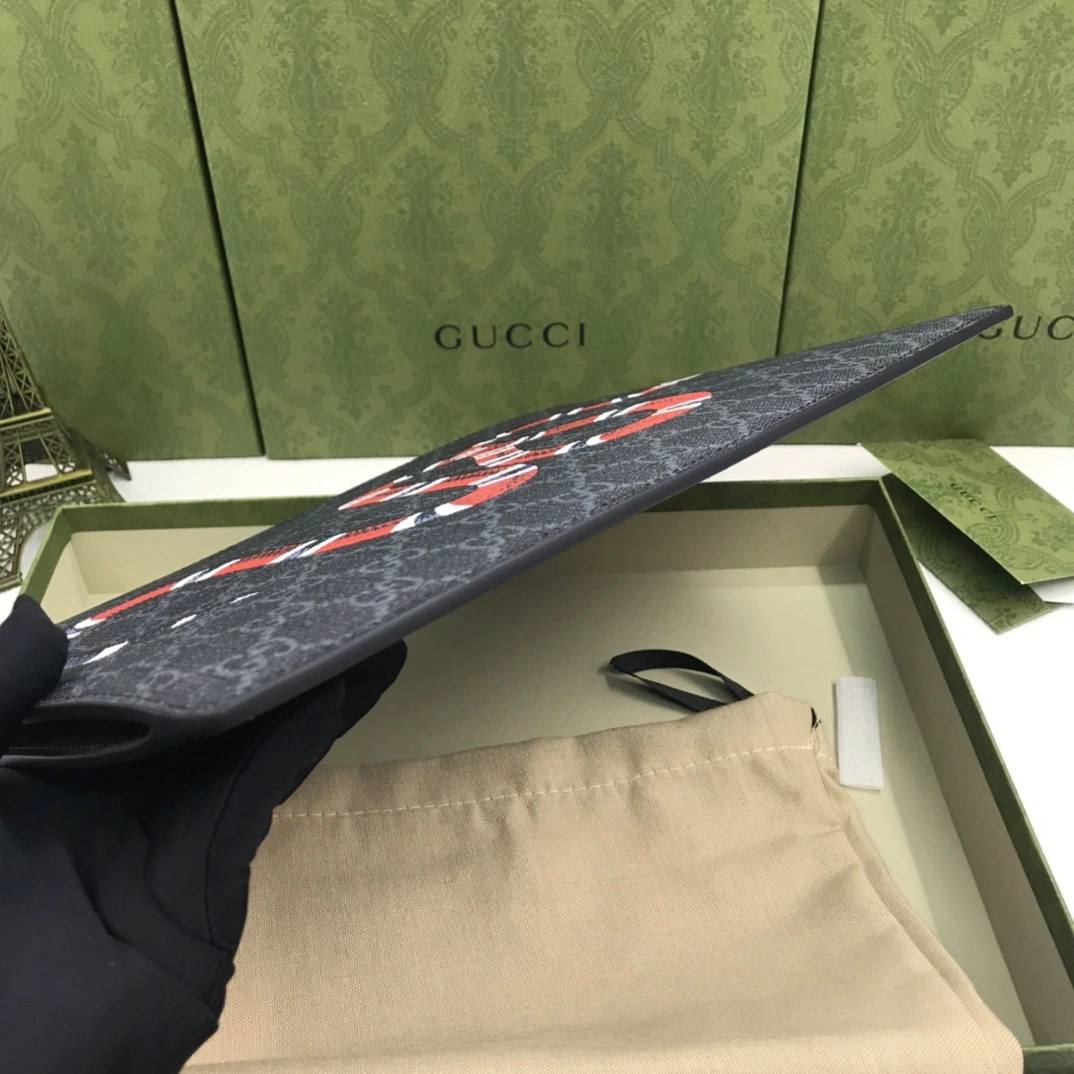 Compact Gucci Clutch Bags 56934