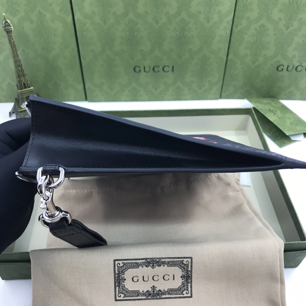 Compact Gucci Clutch Bags 56934