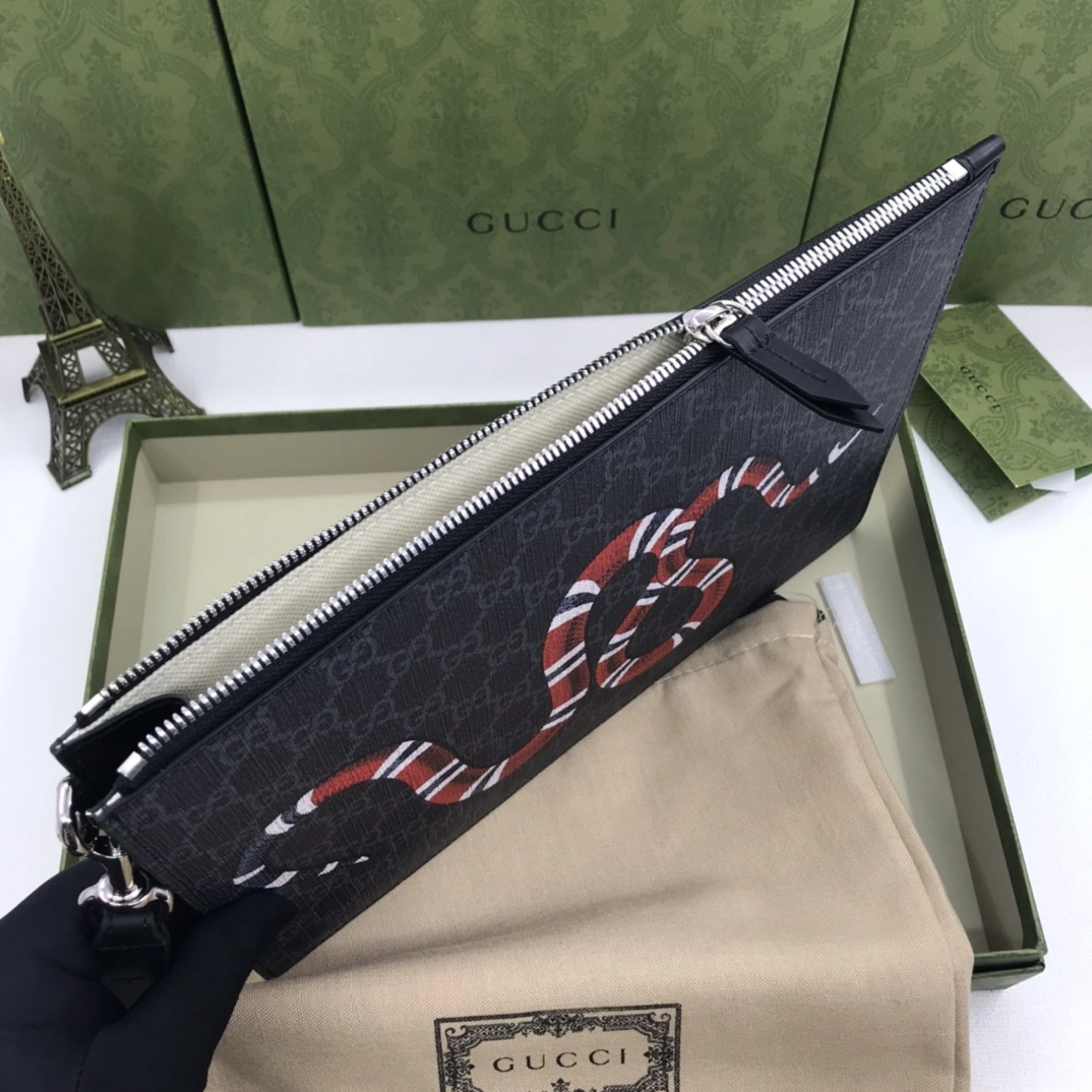 Compact Gucci Clutch Bags 56934