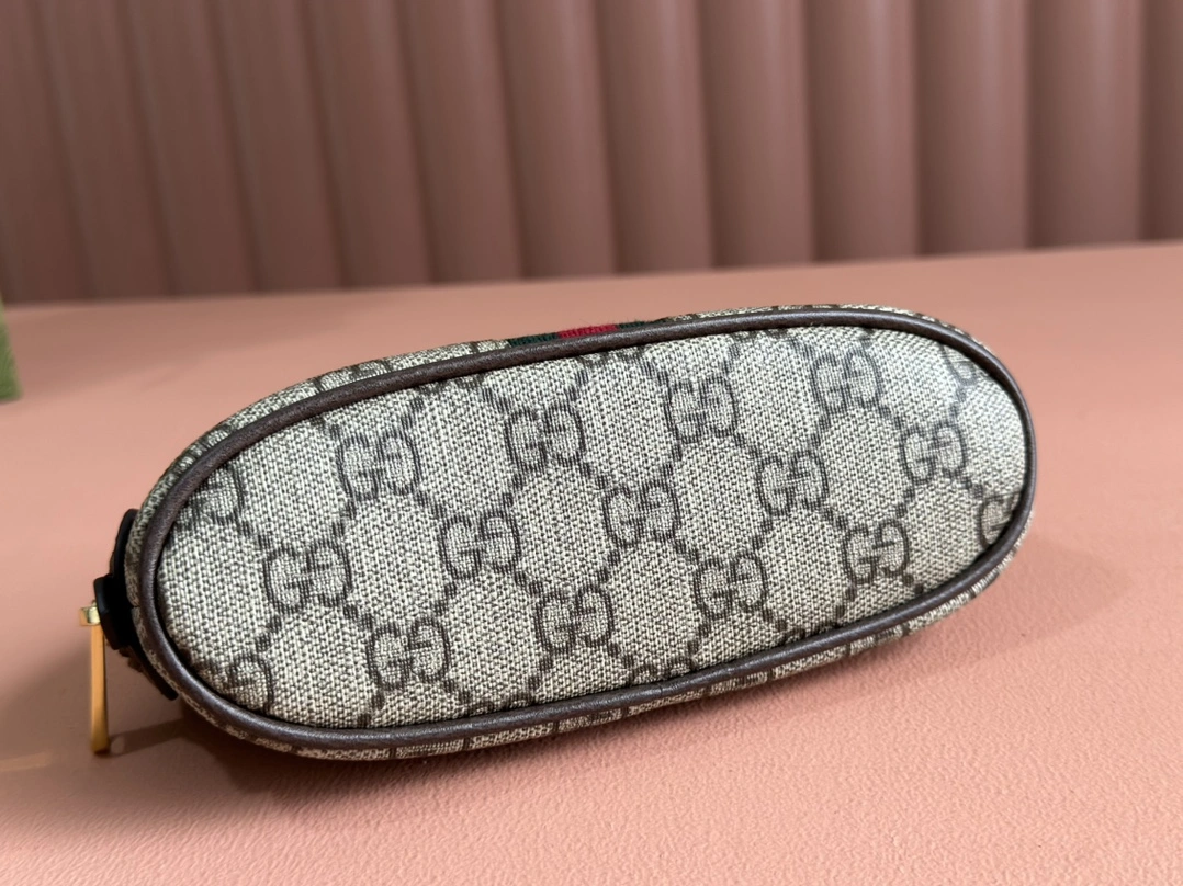 Lightweight Gucci Cosmetic Bags 72465