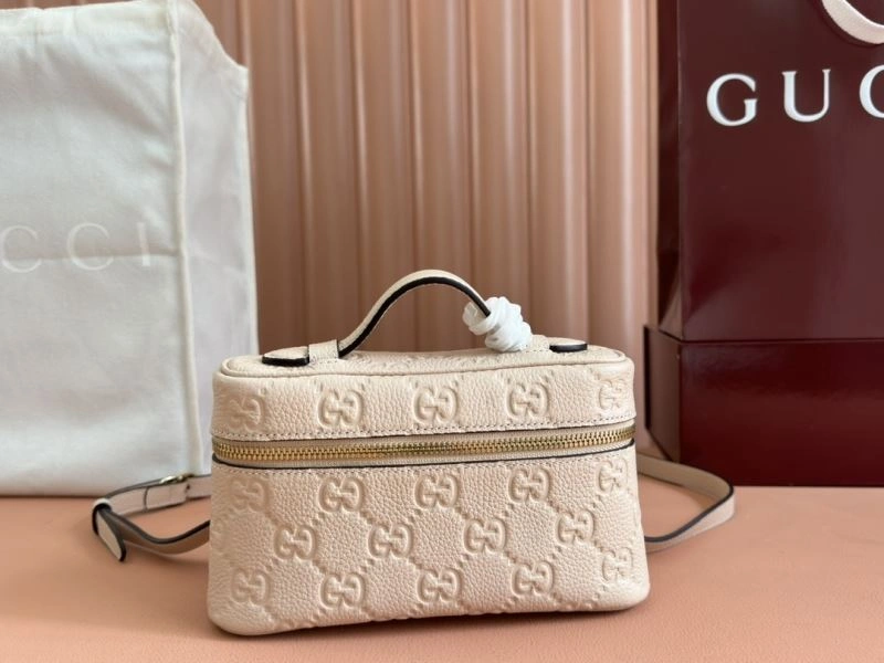 Sporty Gucci Cosmetic Bags 64861