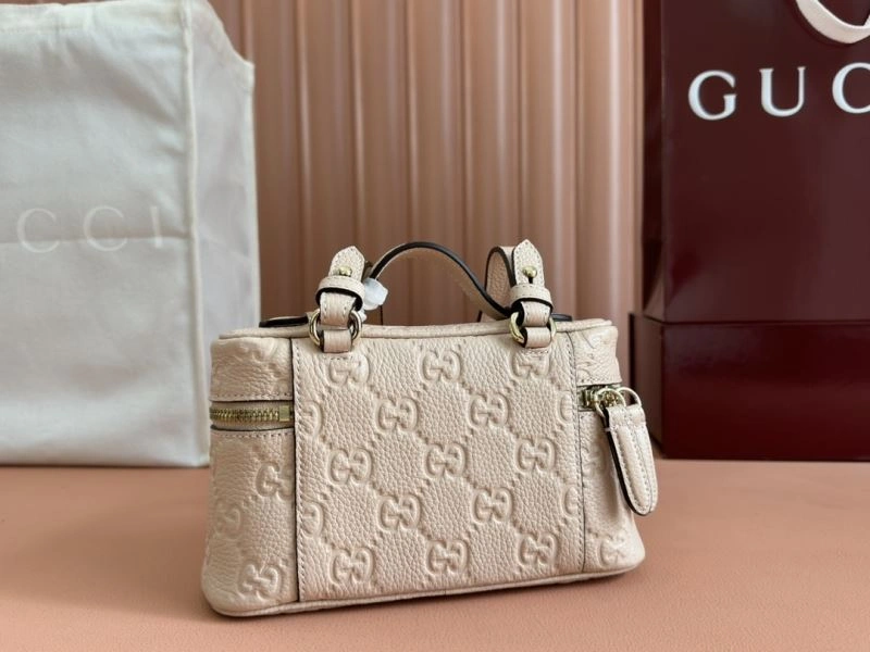 Sporty Gucci Cosmetic Bags 64861