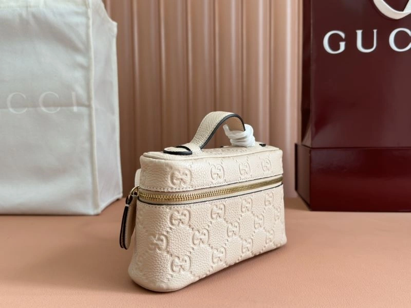 Sporty Gucci Cosmetic Bags 64861