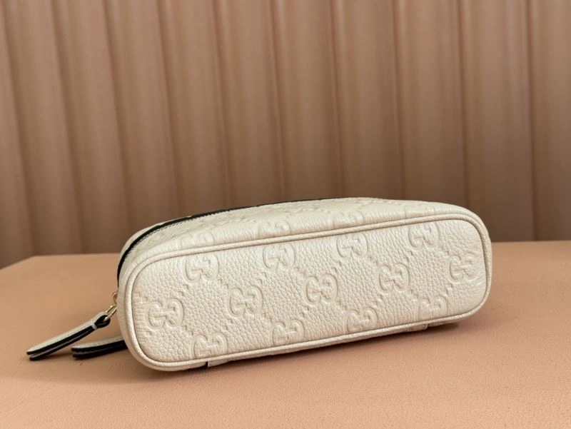 Sporty Gucci Cosmetic Bags 64861