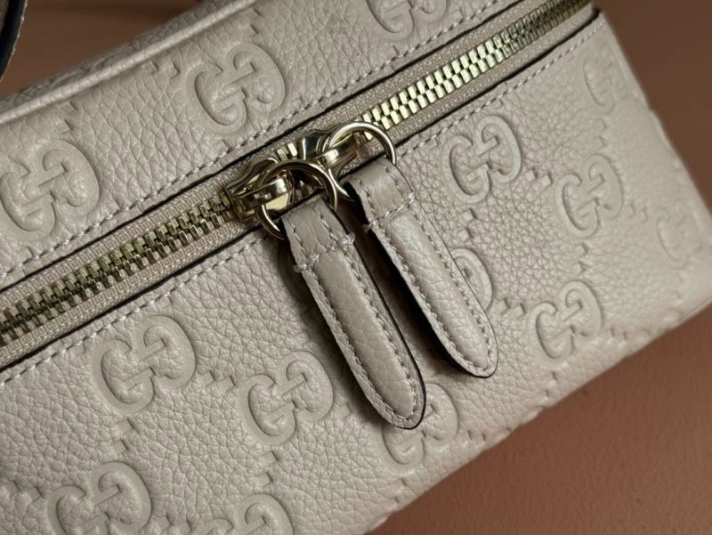 Sporty Gucci Cosmetic Bags 64861