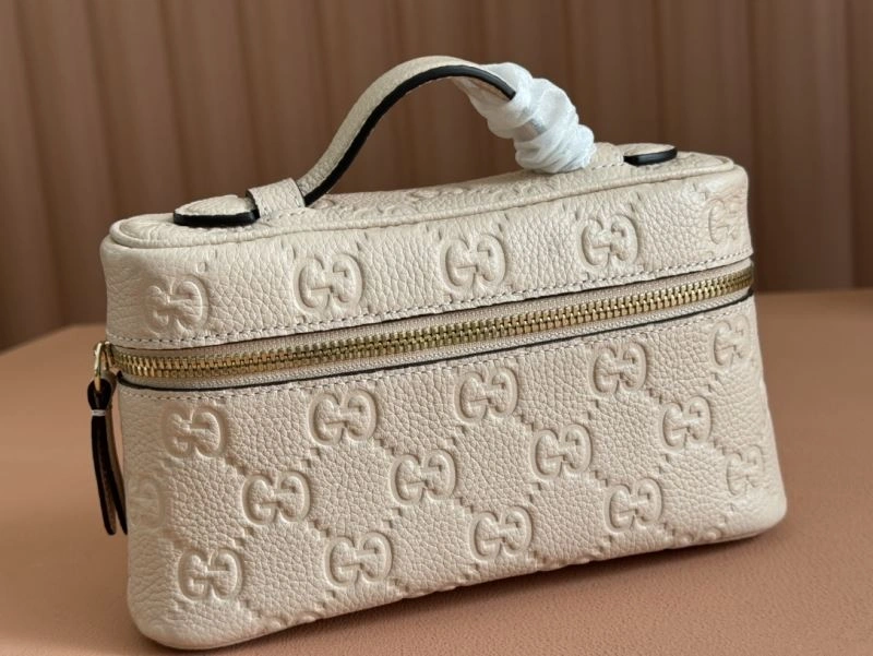 Sporty Gucci Cosmetic Bags 64861