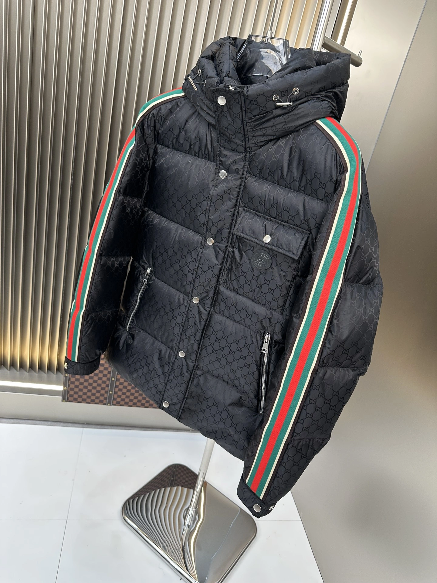 Gucci Down Jackets Fashionable 129147