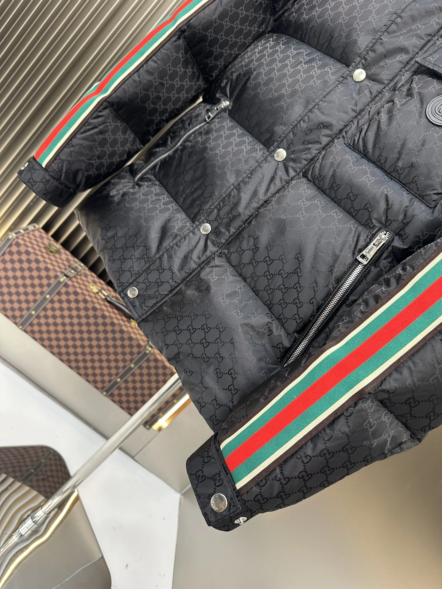 Gucci Down Jackets Fashionable 129147
