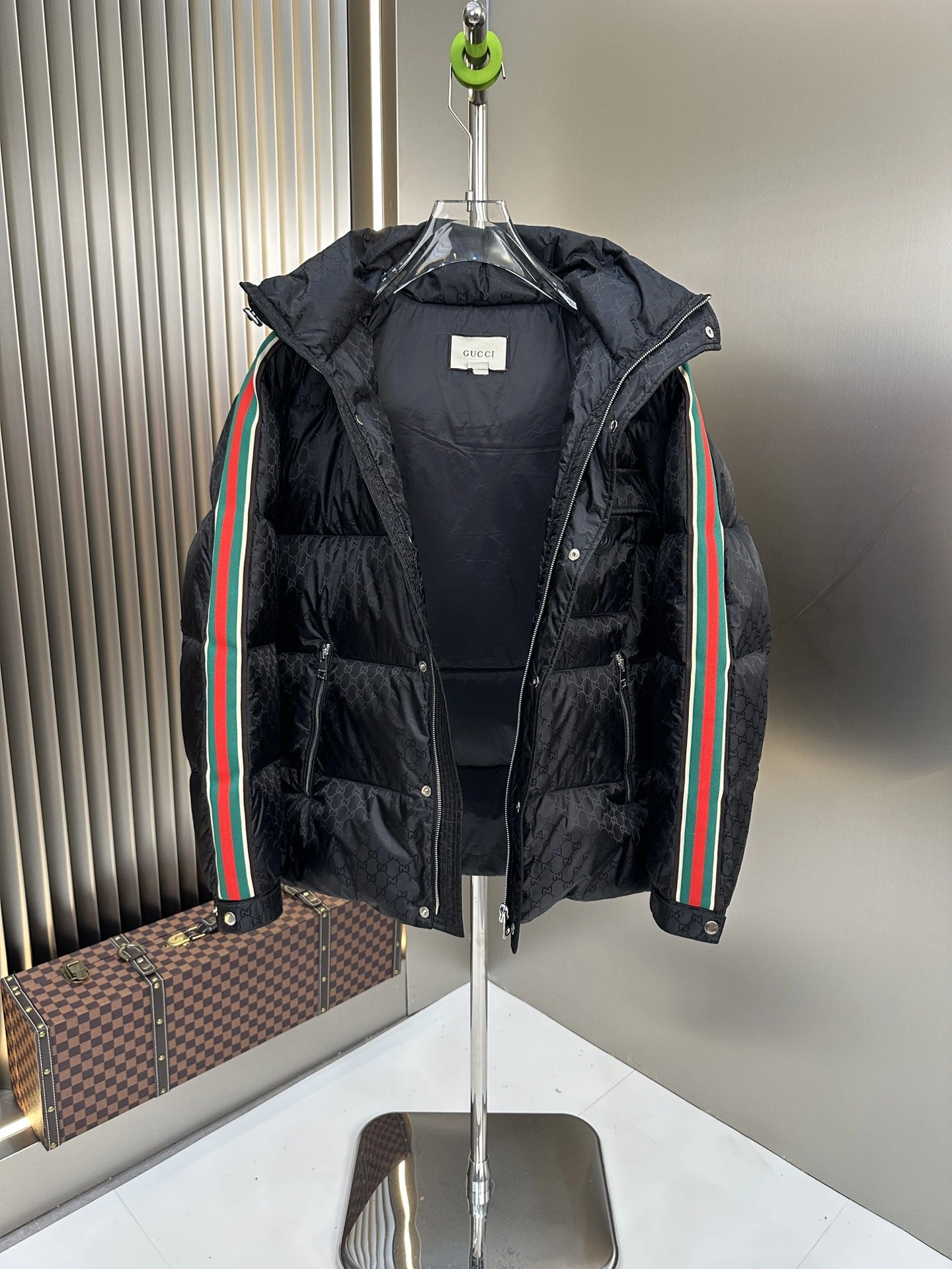 Gucci Down Jackets Fashionable 129147