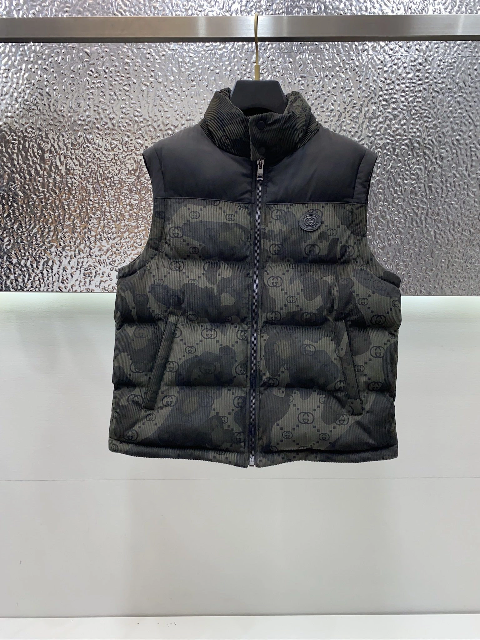 Gucci Down Jackets UrbanChic 129149