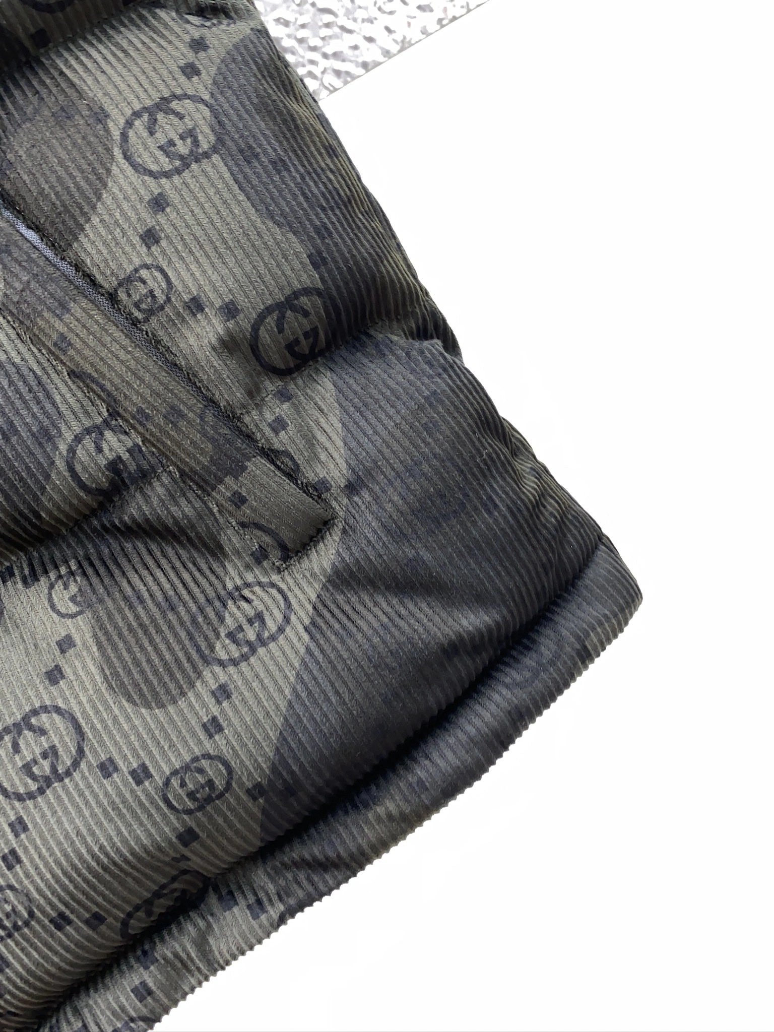 Gucci Down Jackets UrbanChic 129149