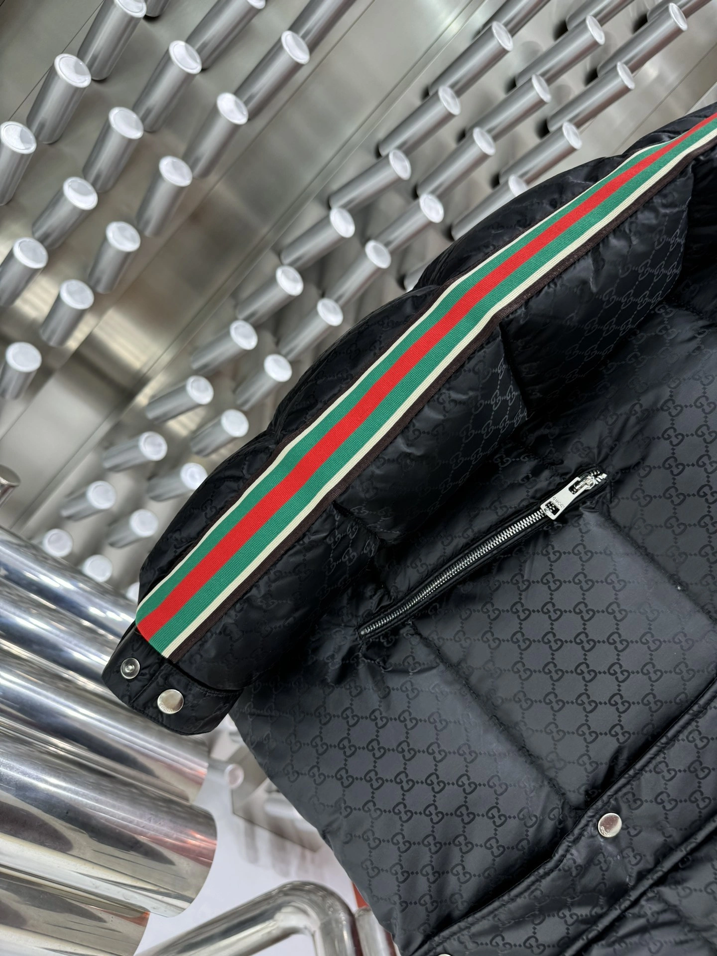 Contemporary Gucci Down Jackets 129146