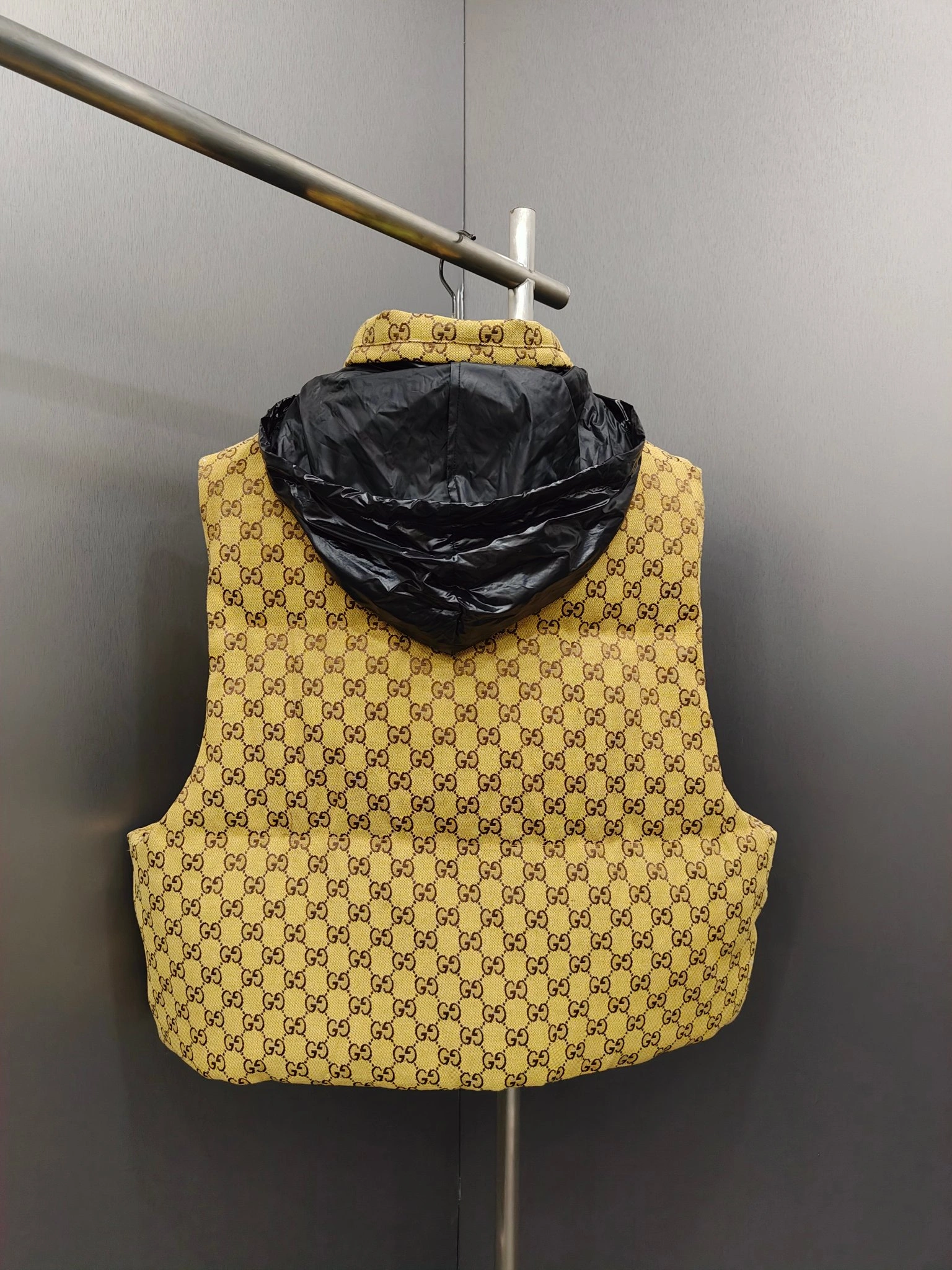 Gucci Down Jackets Snug 129124