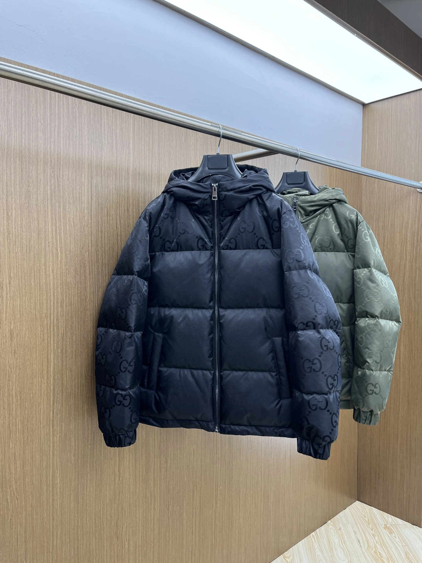 Vibrant Gucci Down Jackets 129135
