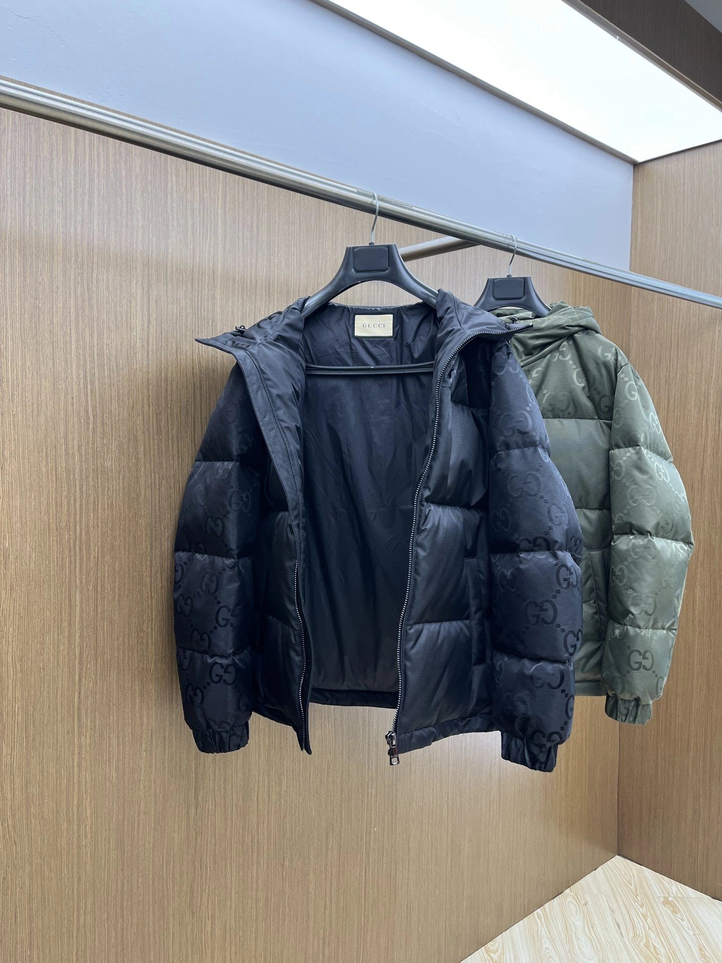 Vibrant Gucci Down Jackets 129135