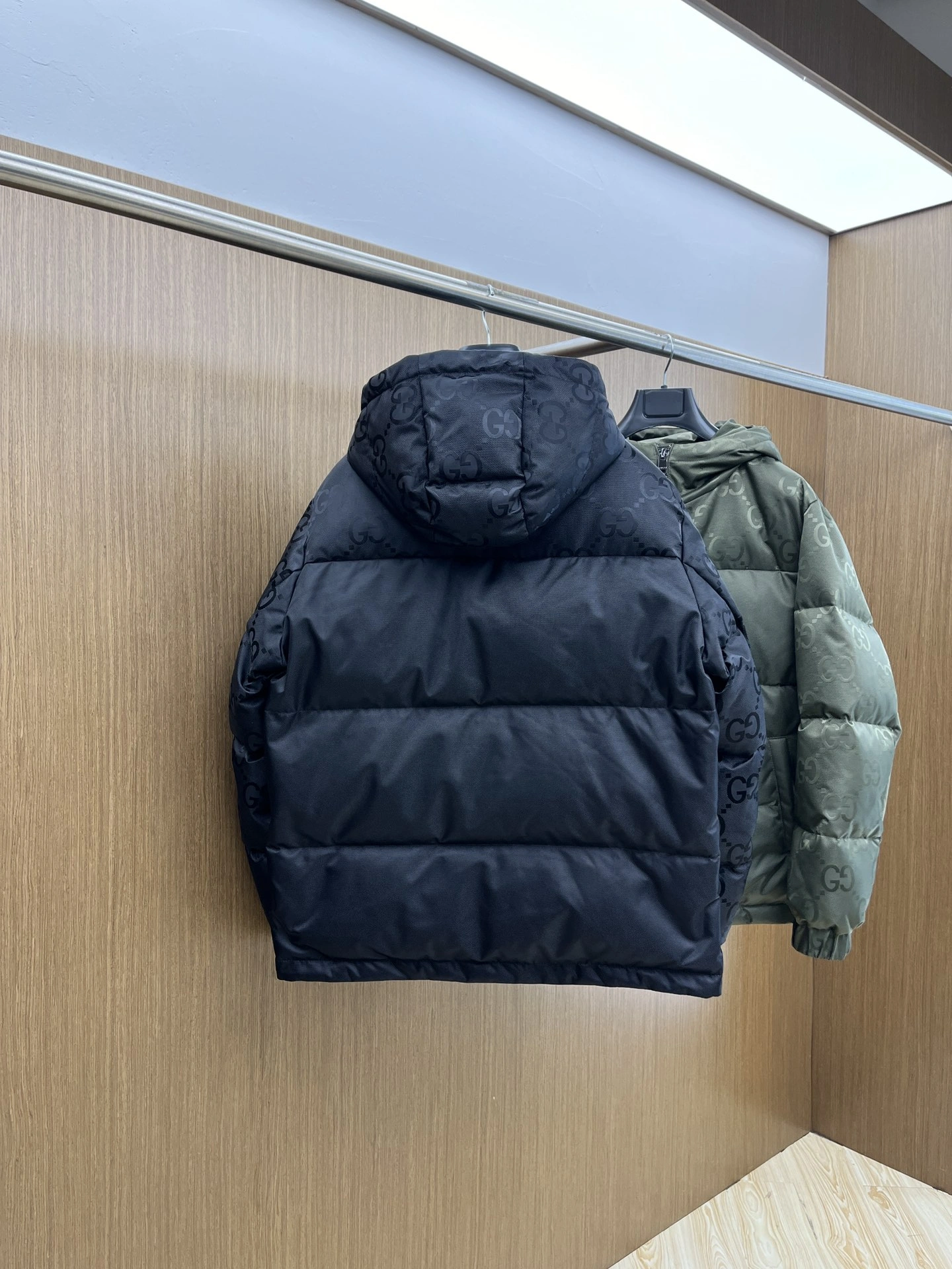 Vibrant Gucci Down Jackets 129135