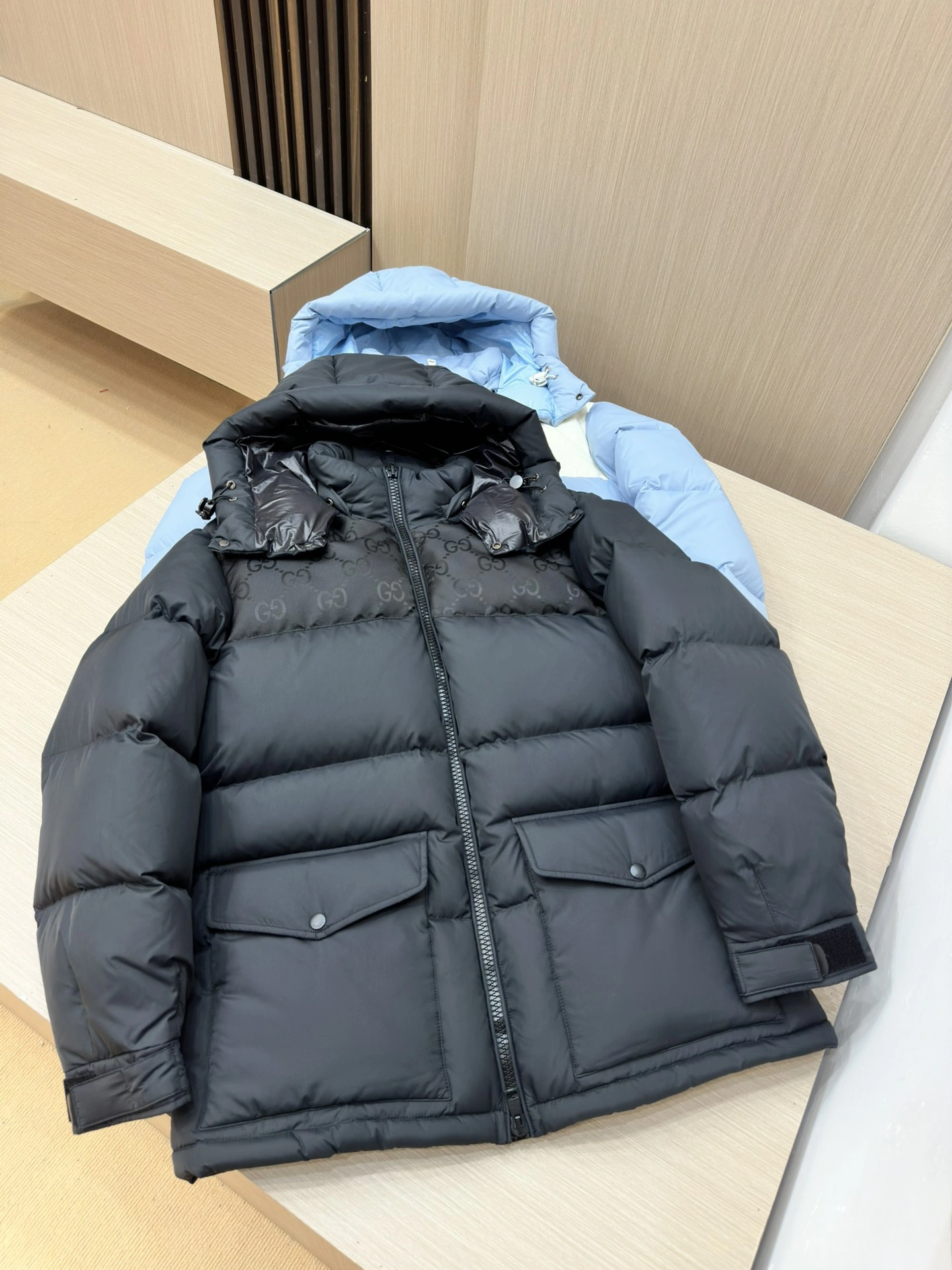 AllSeason Gucci Down Jackets 129137