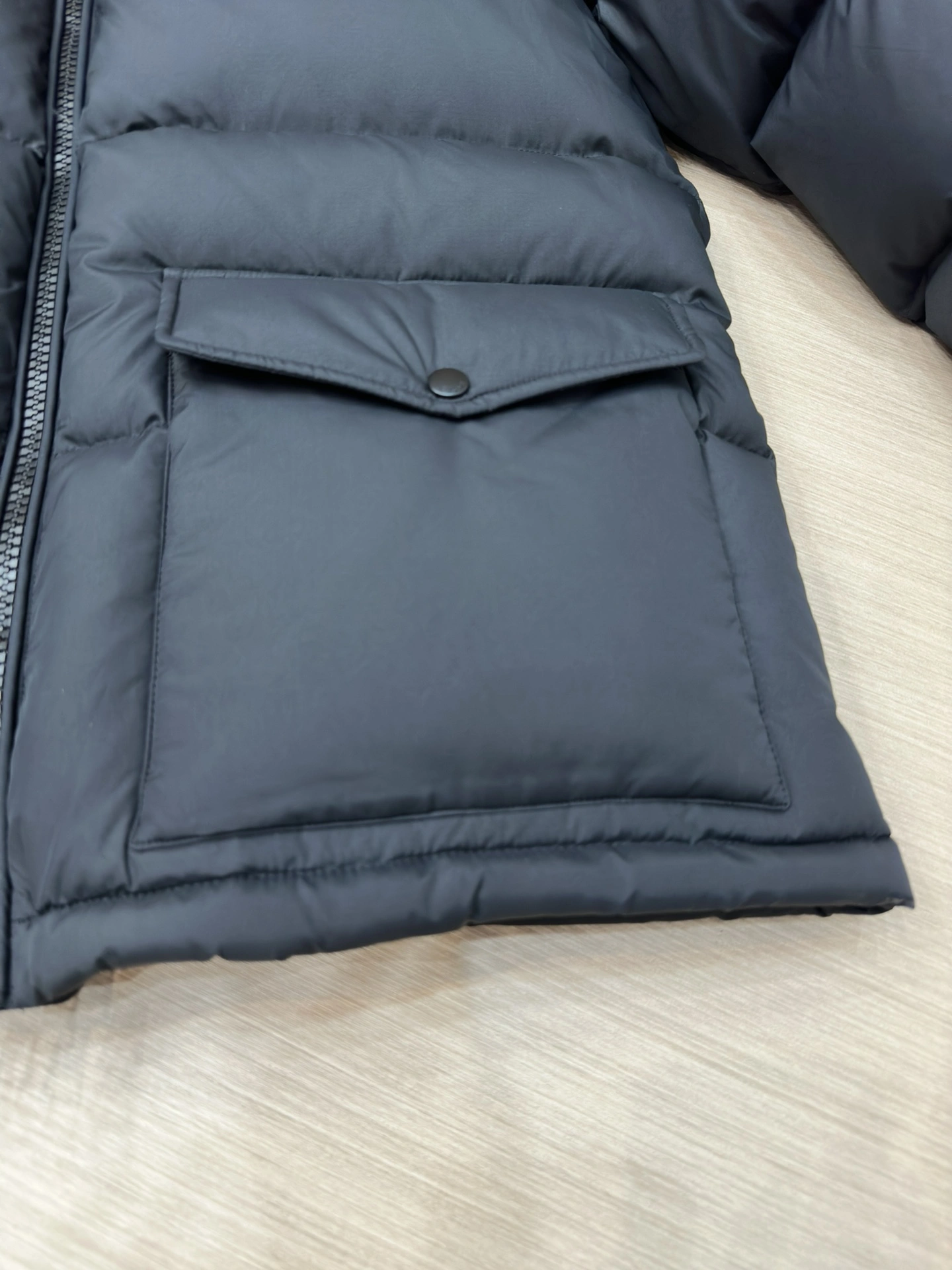 AllSeason Gucci Down Jackets 129137
