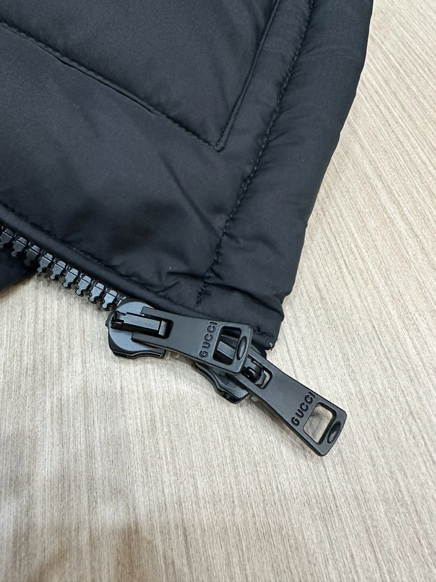 AllSeason Gucci Down Jackets 129137