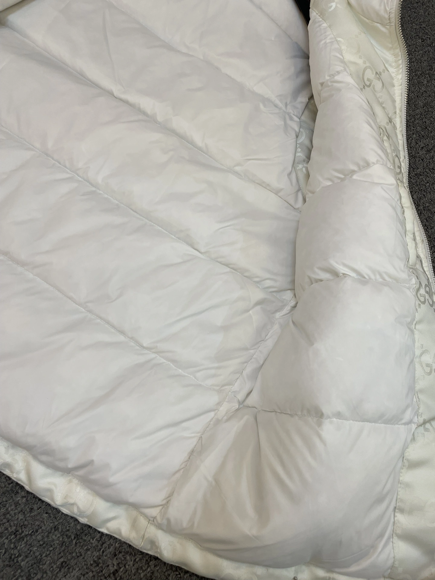 Comfortable Gucci Down Jackets 129118
