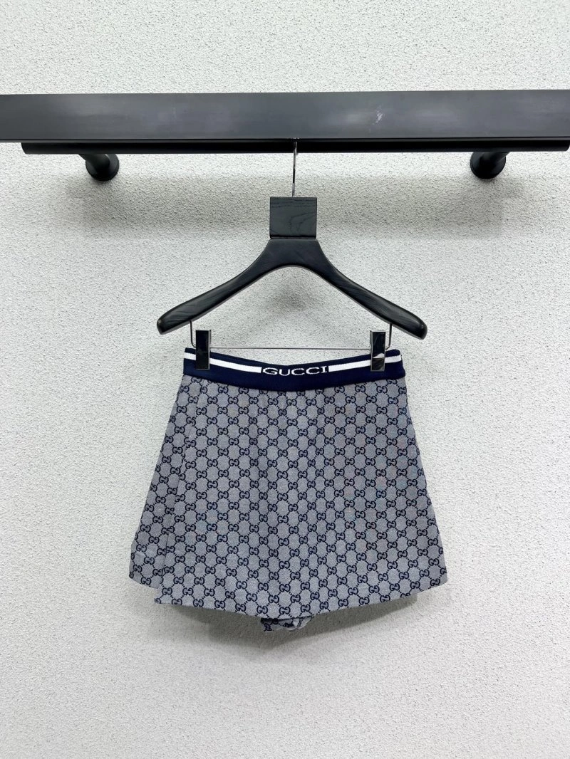 Gucci Dress Suits WaterResistant 124940