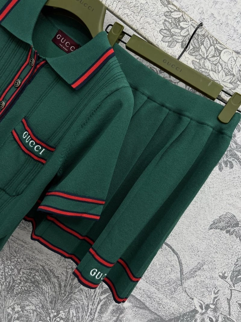Gucci Dress Suits Unisex 124469