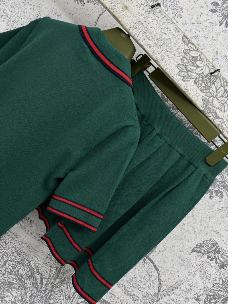 Gucci Dress Suits Unisex 124469