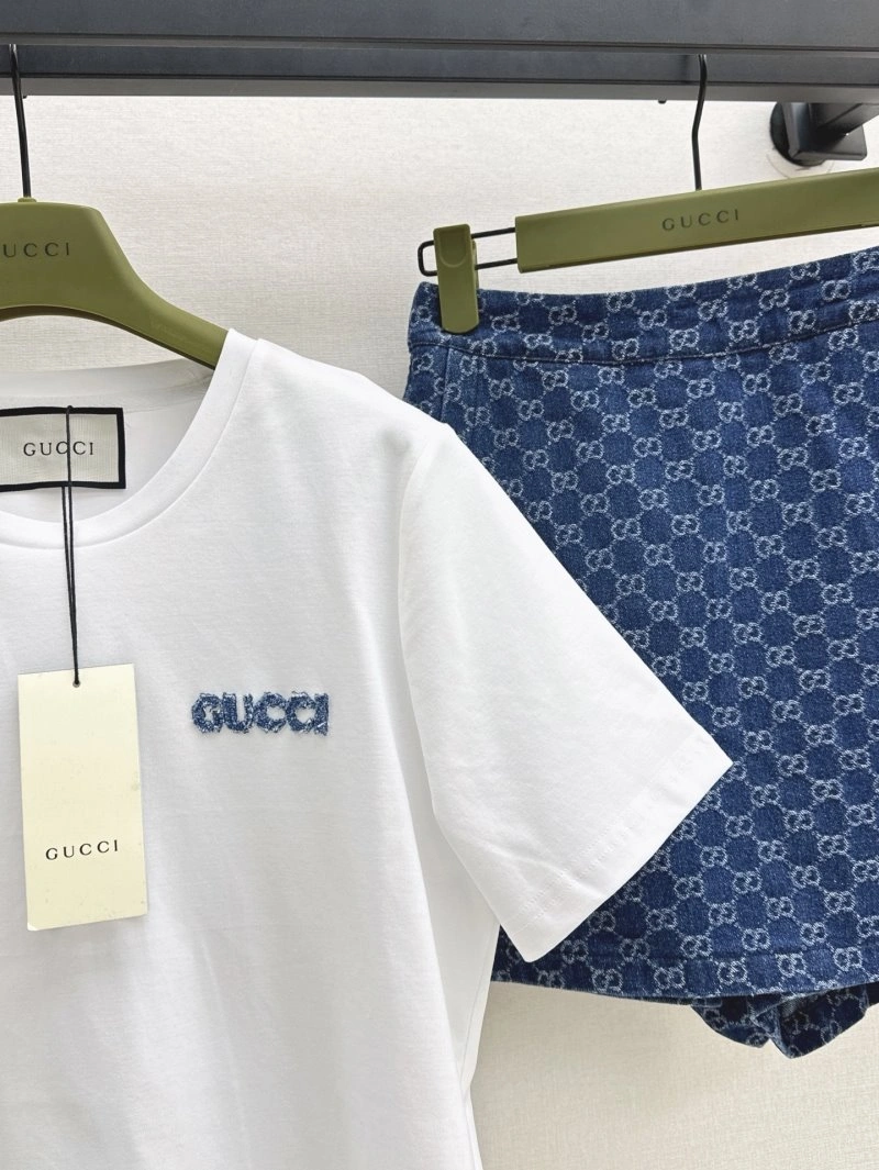 Gucci Dress Suits Snug 124464
