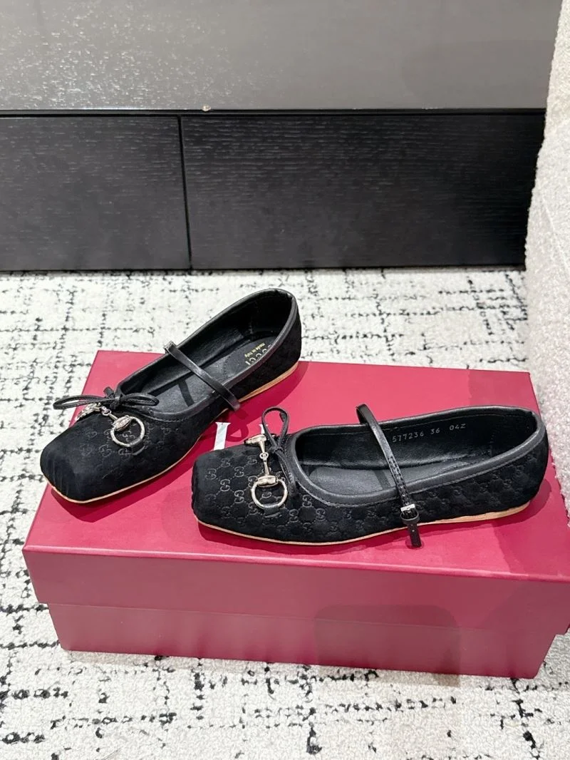 Minimalist Gucci Flat Shoes 25111