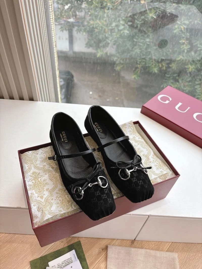 Resilient Gucci Flat Shoes 24852