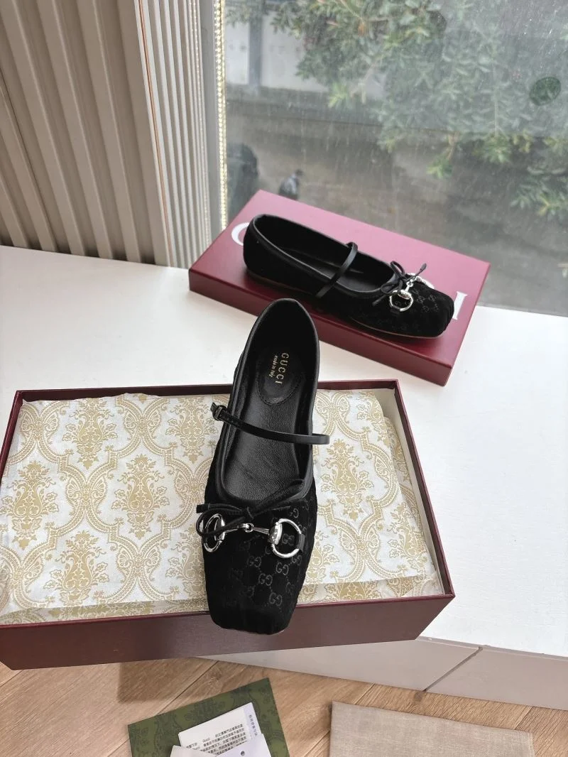 Resilient Gucci Flat Shoes 24852